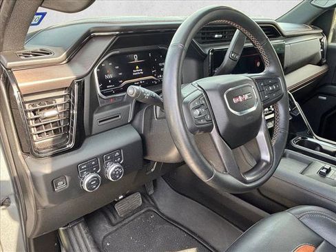 Used 2024 GMC Sierra 2500 AT4 w/ AT4 Preferred Package image 11