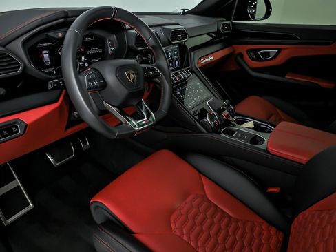 Used 2022 Lamborghini Urus AWD/4WD image 21