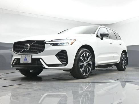 Used 2023 Volvo XC60 B6 Ultimate w/ Protection Package Premier AWD/4WD image 12
