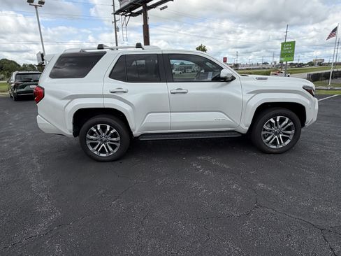 Used 2025 Toyota 4Runner Limited AWD/4WD image 12