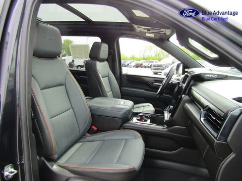 Used 2025 GMC Yukon XL AT4 w/ AT4 Premium Package AWD/4WD image 19