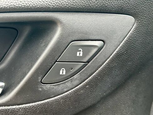 Used 2020 Chevrolet Equinox LT FWD image 23