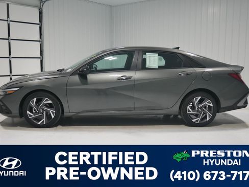 Used 2025 Hyundai Elantra Sport image 8