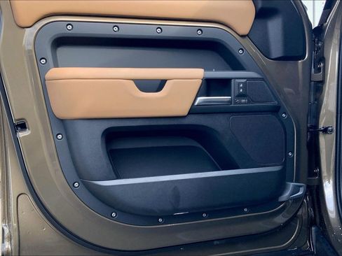 New 2026 Land Rover Defender 110 X-Dynamic SE image 10