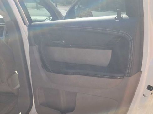 Used 2013 GMC Acadia Denali image 16