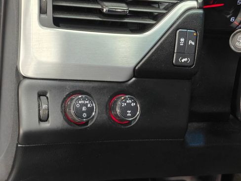 Used 2016 GMC Yukon XL SLE w/ Convenience Package image 9