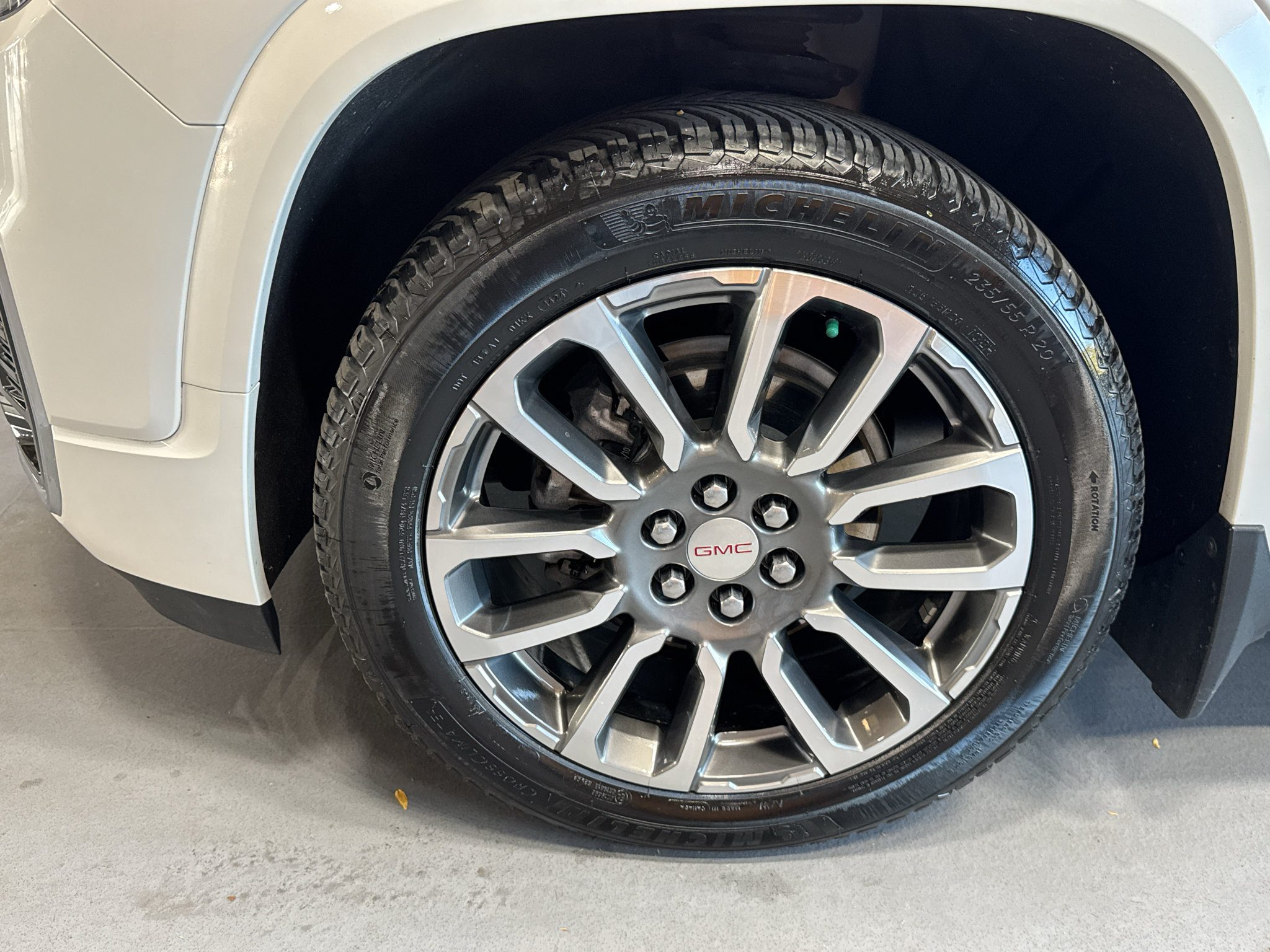 Used 2021 GMC Acadia Denali w/ Denali Ultimate Package AWD/4WD image 9
