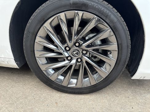 Used 2024 Lexus ES 350 Luxury w/ Accessory Package (Z1) image 13