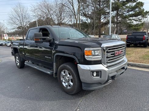Used 2018 GMC Sierra 2500 SLE w/ SLE Preferred Package image 7
