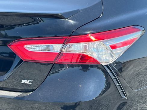 Used 2019 Toyota Camry SE FWD image 13