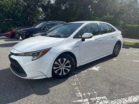 Used 2020 Toyota Corolla LE FWD image 3
