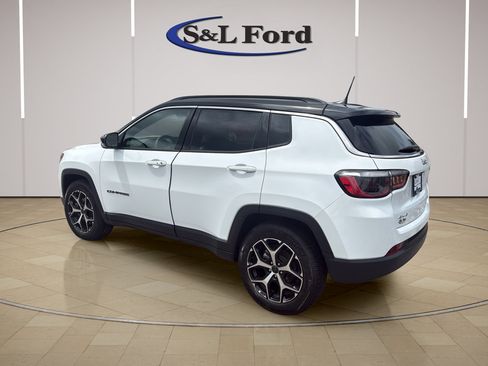 Used 2025 Jeep Compass Limited AWD/4WD image 4