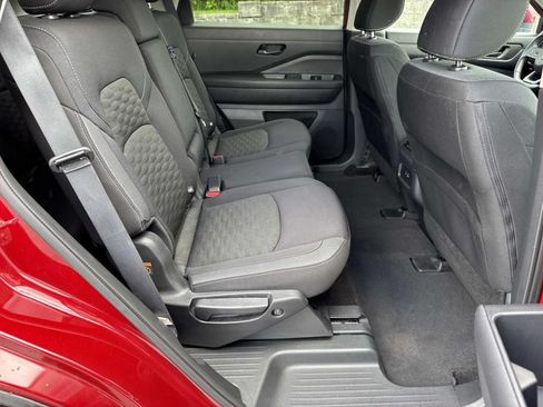 Used 2024 Nissan Pathfinder SV FWD image 26