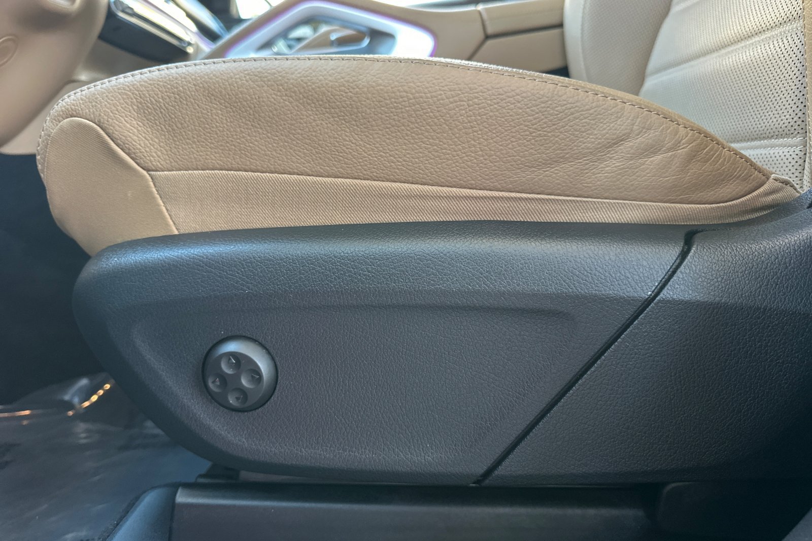 Used 2025 Mercedes-Benz GLE 450e 4MATIC image 12
