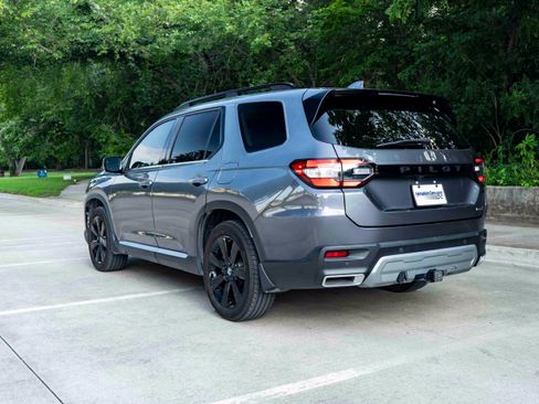 Used 2025 Honda Pilot Touring image 7