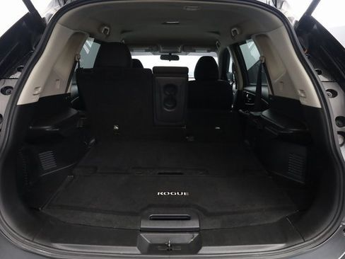 Used 2018 Nissan Rogue SV image 25