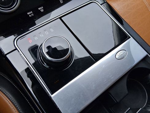 Used 2018 Land Rover Range Rover Velar R-Dynamic SE image 15