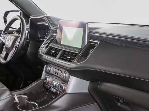 Used 2023 GMC Yukon SLT w/ SLT Luxury Package image 30