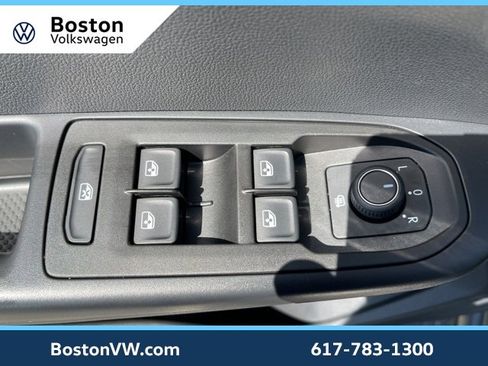 Used 2025 Volkswagen Taos SEL image 23