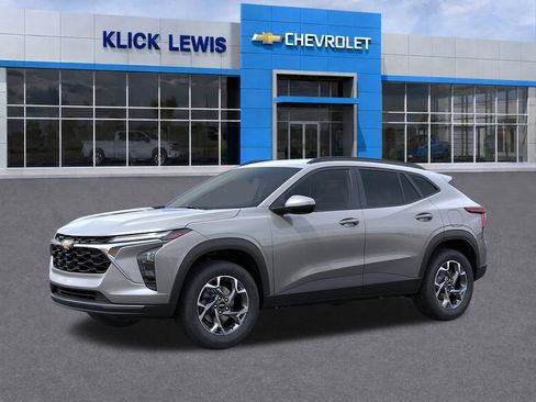 New 2026 Chevrolet Trax LT FWD image 2
