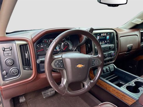 Used 2015 Chevrolet Silverado 1500 High Country w/ High Country Premium Package AWD/4WD image 9