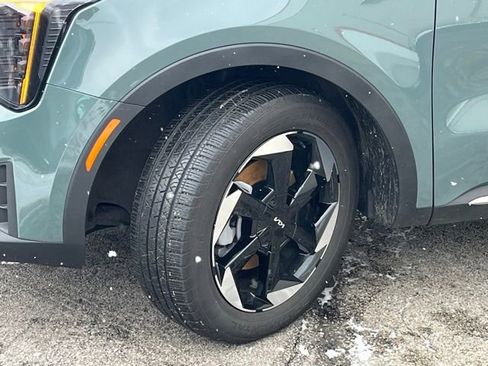 Certified 2025 Kia Sorento EX image 3