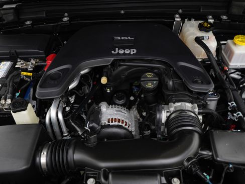 Used 2020 Jeep Gladiator Rubicon w/ Dual Top Group AWD/4WD image 32