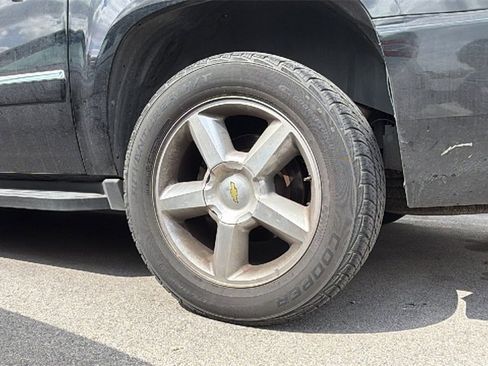 Used 2012 Chevrolet Suburban LTZ image 7