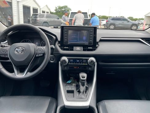 Used 2022 Toyota RAV4 XLE Premium FWD image 13