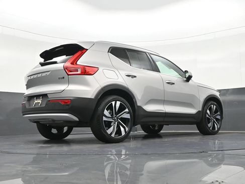 Used 2023 Volvo XC40 B5 Plus AWD/4WD image 29