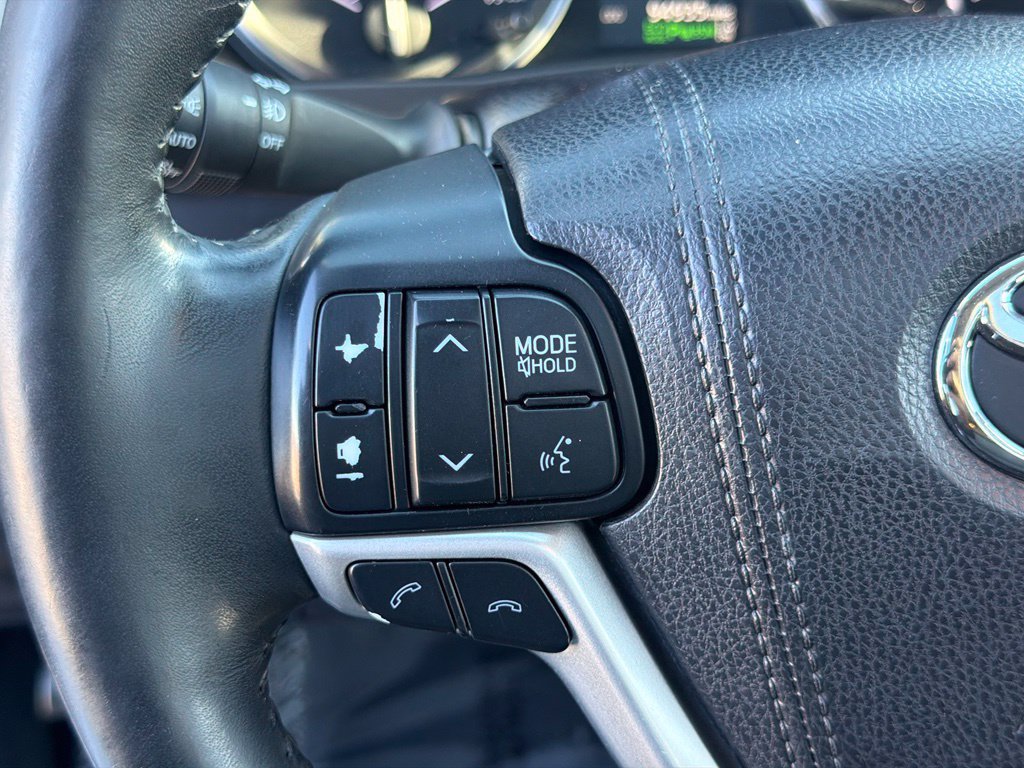 Used 2017 Toyota Highlander Limited Platinum w/ Carpet Mat Package AWD/4WD image 24
