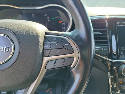 Used 2021 Jeep Grand Cherokee Laredo X image 23