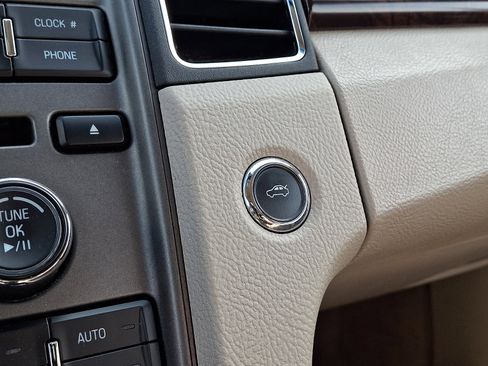 Used 2012 Ford Taurus SEL image 23