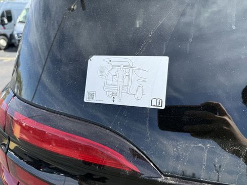 New 2026 Chrysler Pacifica Limited w/ Uconnect Theater Family Group image 7