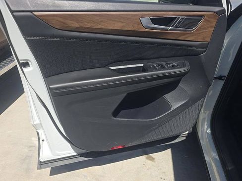 Used 2024 Volkswagen Atlas SE AWD/4WD image 42