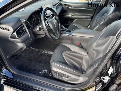 Used 2022 Toyota Camry SE image 9