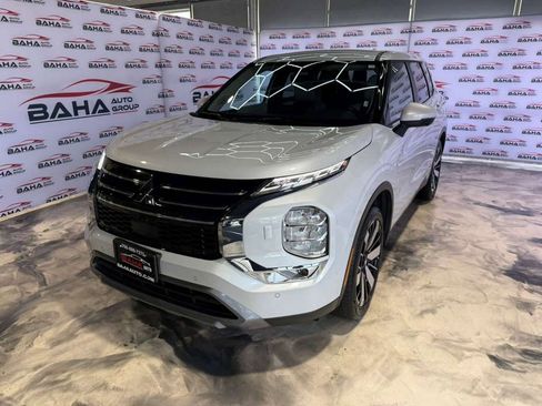 Used 2025 Mitsubishi Outlander Trail Edition image 2