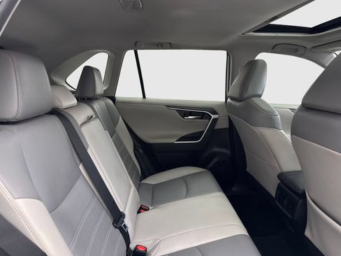 Used 2020 Toyota RAV4 Limited FWD image 45