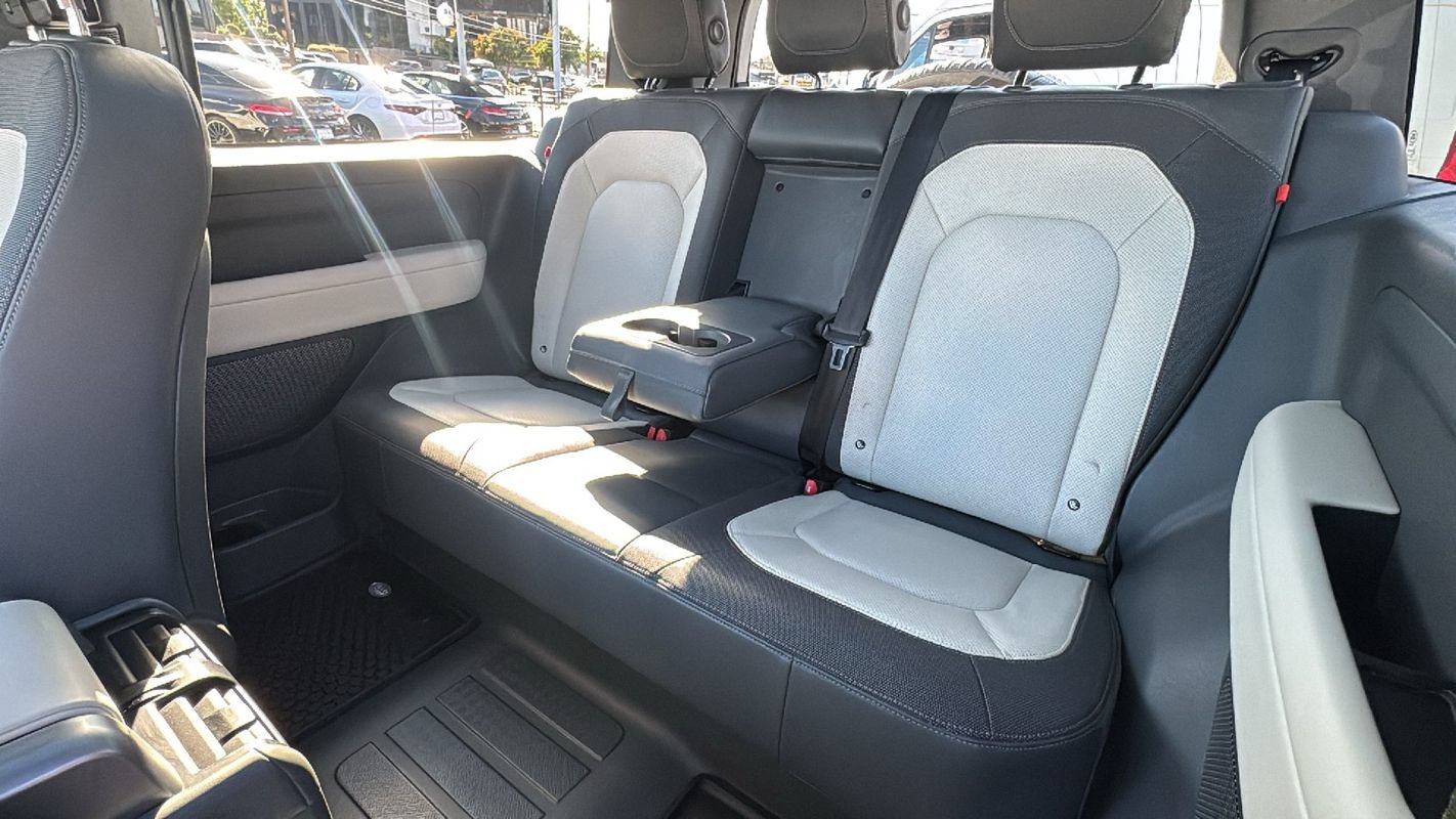 Used 2023 Land Rover Defender 90 X-Dynamic SE AWD/4WD image 13