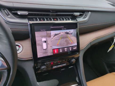 New 2025 Jeep Grand Cherokee Summit w/ Obsidian Package image 31