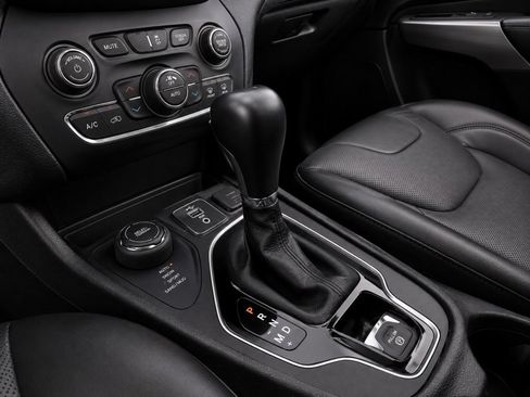 Used 2022 Jeep Cherokee Limited AWD/4WD image 14