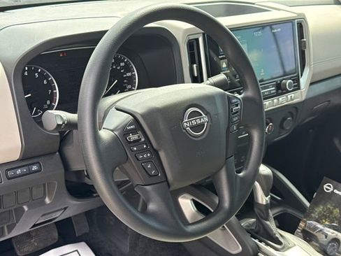 Used 2025 Nissan Frontier SV image 17