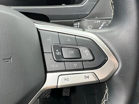 Used 2024 Volkswagen Tiguan SE AWD/4WD image 31