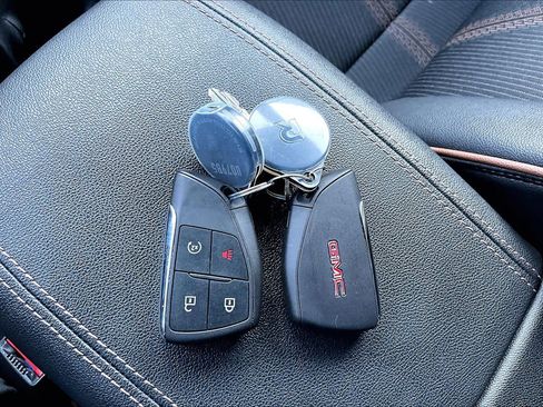 Used 2023 GMC Canyon AT4 w/ Technology Package image 12