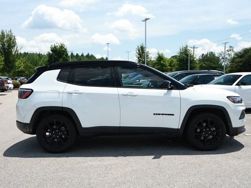 Used 2022 Jeep Compass Latitude FWD image 5