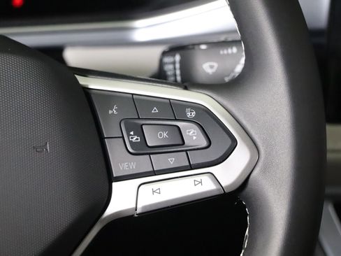 Used 2025 Volkswagen Taos SE image 7