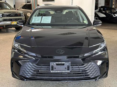 Used 2025 Toyota Camry XLE AWD/4WD image 7