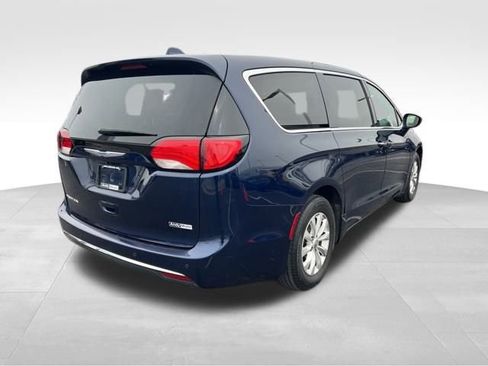 Used 2018 Chrysler Pacifica Touring Plus image 7