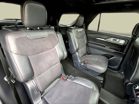 Certified 2025 Ford Explorer ST image 27