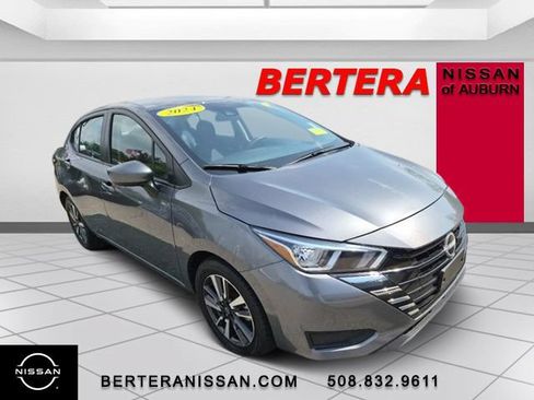 Used 2024 Nissan Versa SV FWD image 5